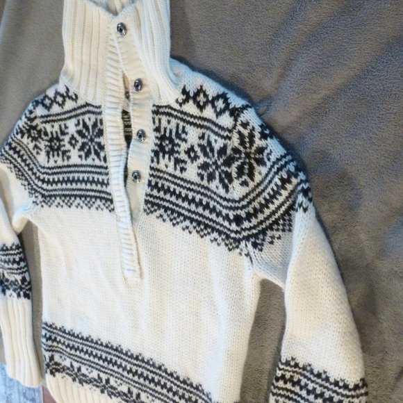 J. Crew Sweaters - J. Crew warm sweater with pretty holiday design Med